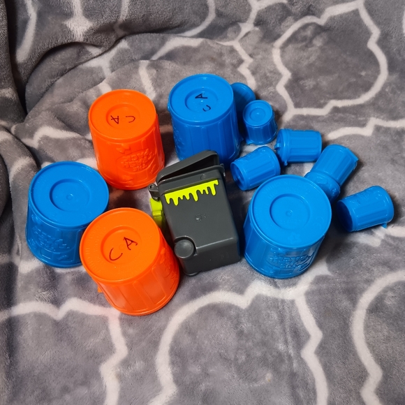 Lot of small trash cans - Picture 1 of 6
